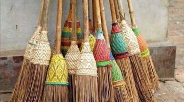 As av�s s�bias nos ensinaram que varrer � uma pr�tica ancestral de empoderamento feminino.